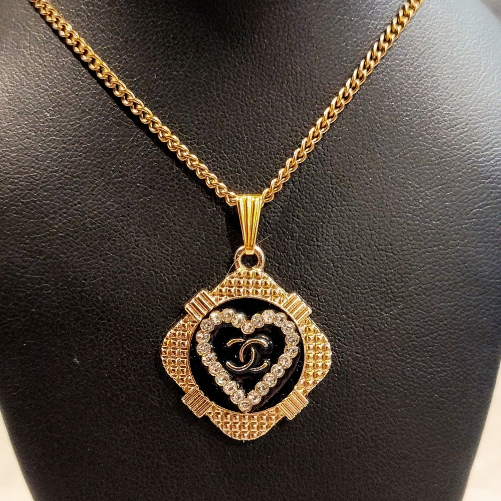CHANEL CC 18K GOLD PLATED CRYSTAL HEART PENDANT ON 18K GOLD PLATED NECKLACE